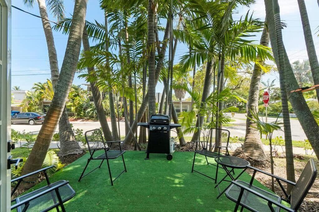 Walk To Las Olas Banyan Room Palm Paradise Inn Fort Lauderdale Exterior photo
