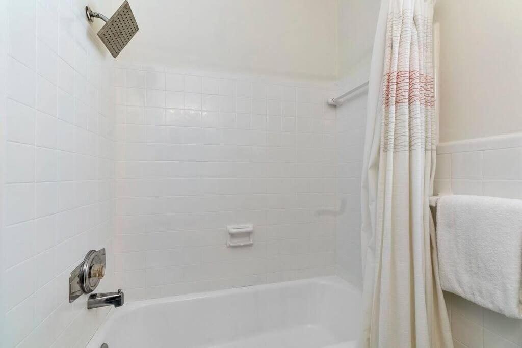 Walk To Las Olas Banyan Room Palm Paradise Inn Fort Lauderdale Exterior photo