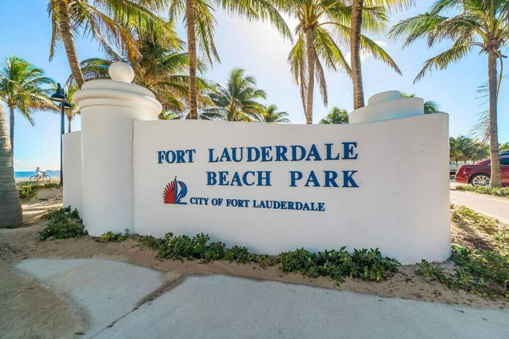 Walk To Las Olas Banyan Room Palm Paradise Inn Fort Lauderdale Exterior photo